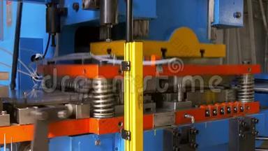 工业数控机床上<strong>金属薄板</strong>的切削孔穿孔冲压。